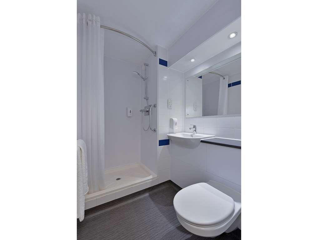 Travelodge Cardiff M4 Exterior photo