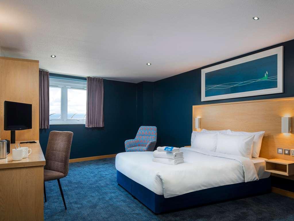 Travelodge Cardiff M4 Room photo