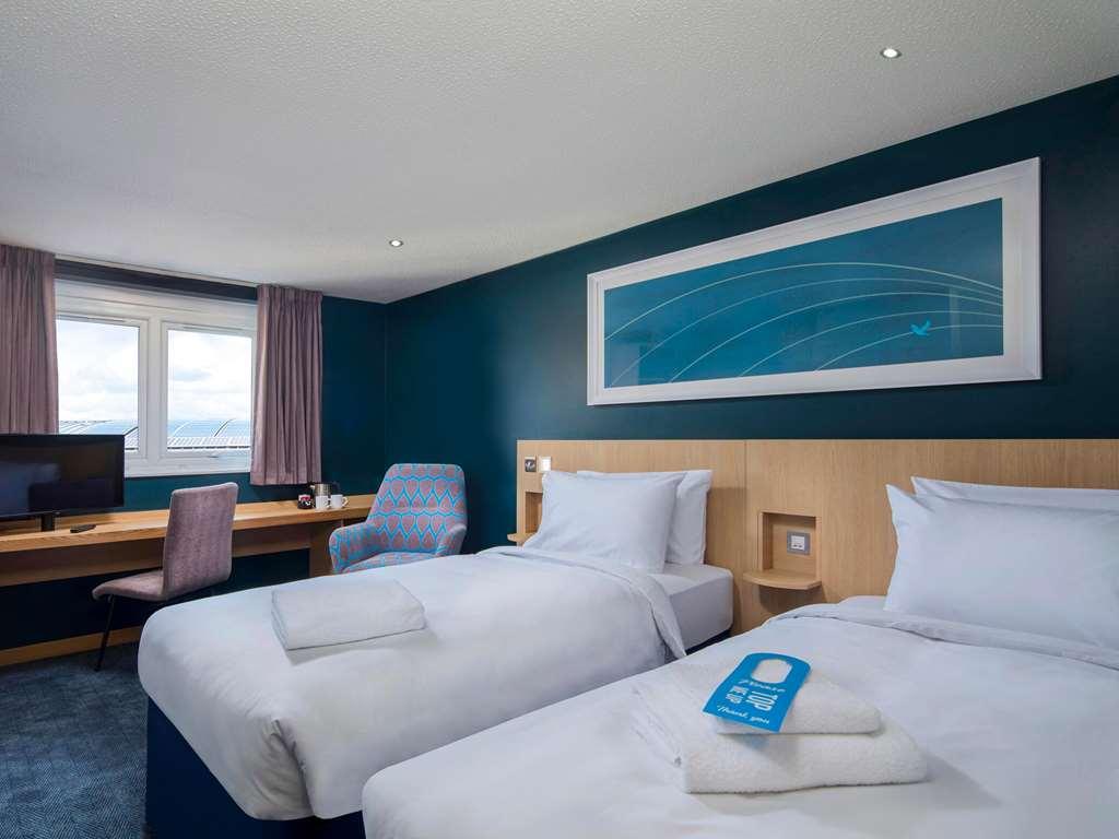 Travelodge Cardiff M4 Room photo