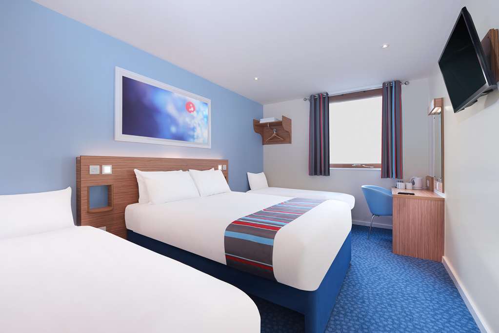 Travelodge Cardiff M4 Room photo