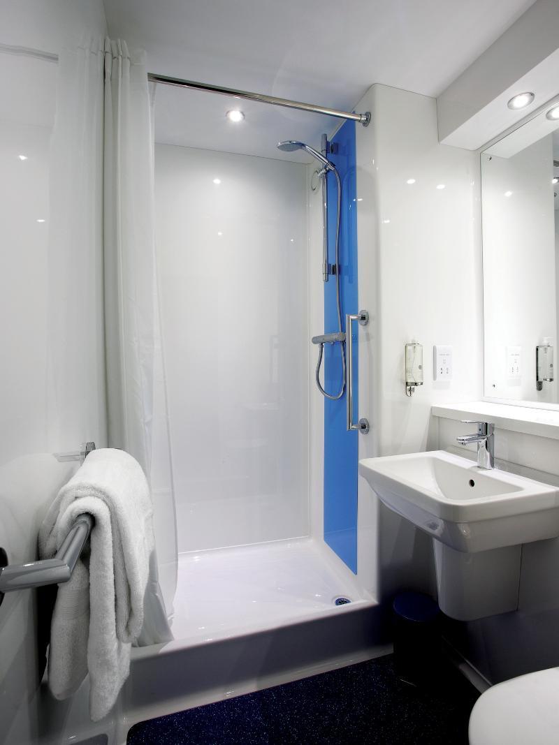 Travelodge Cardiff M4 Exterior photo